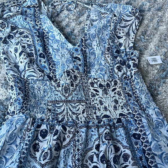 Dress - Picture 3 of 6